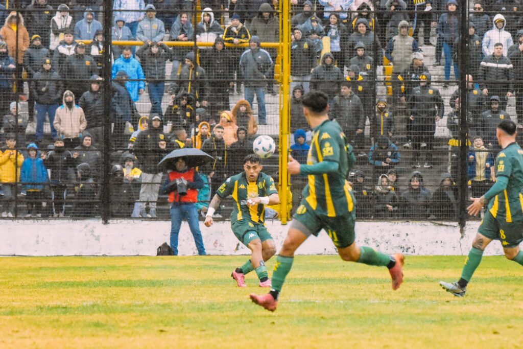 Aldosivi cayó de visitante con Almirante Brown