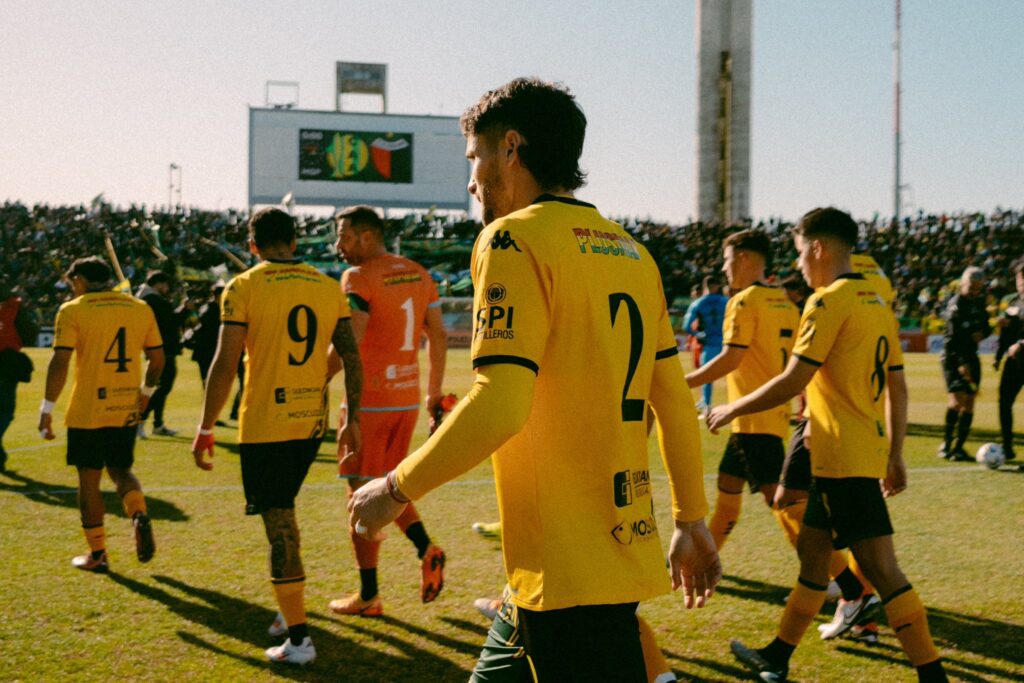 Aldosivi se impuso ante Colón y llegó a la cima
