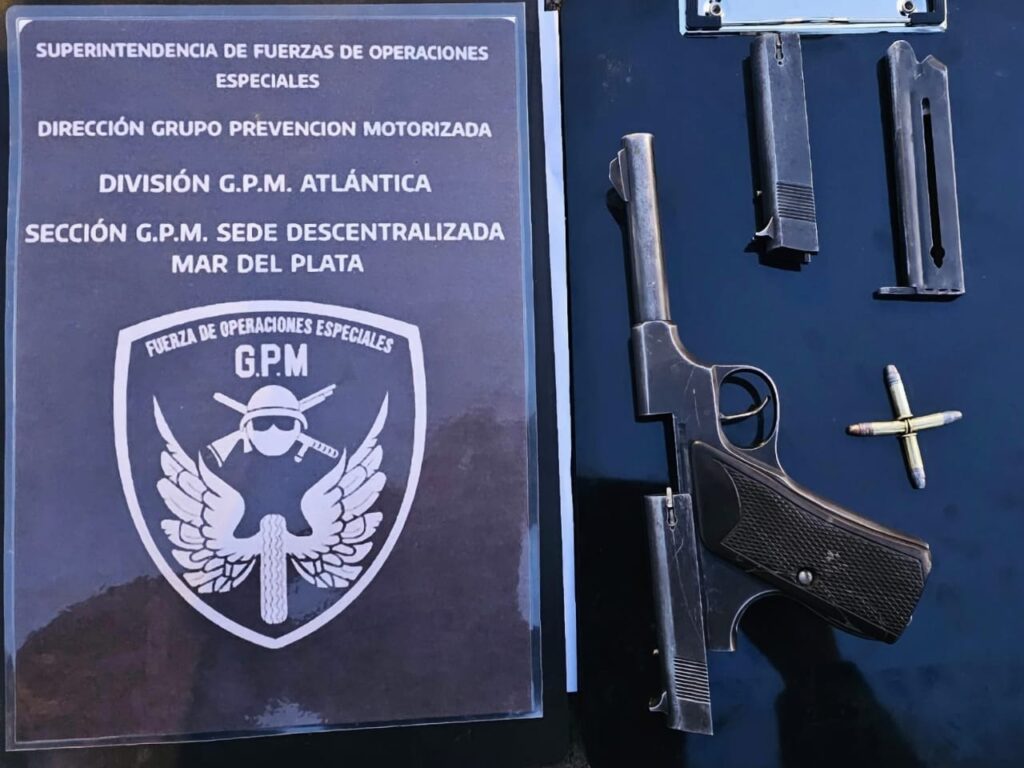 Circulaba en una moto sin papeles y con un arma robada en Pergamino: aprehendido
