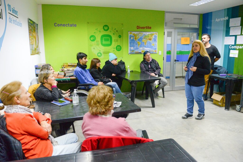 Realizan una nueva capacitación sobre ciberdelitos para adultos mayores