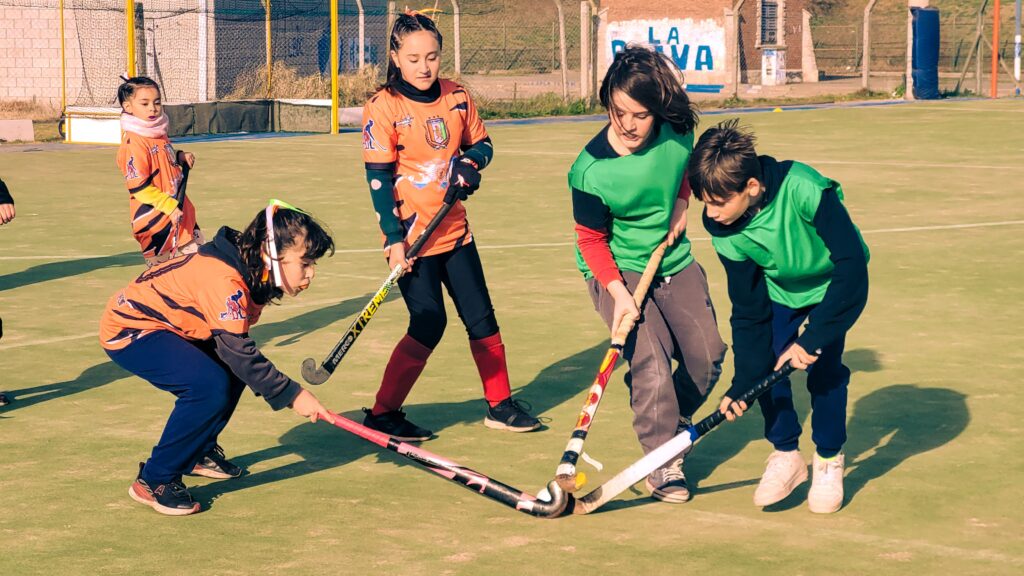 Se encuentra abierta la inscripción a la Escuela de Hockey del EMDER
