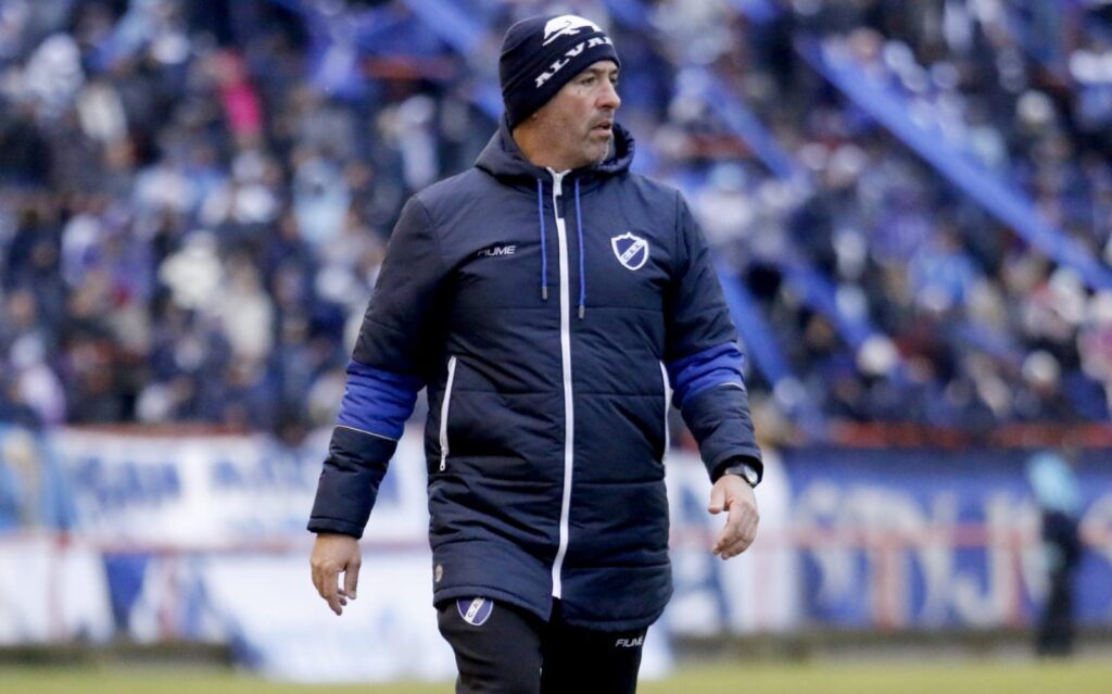 Giganti no es más técnico de Alvarado