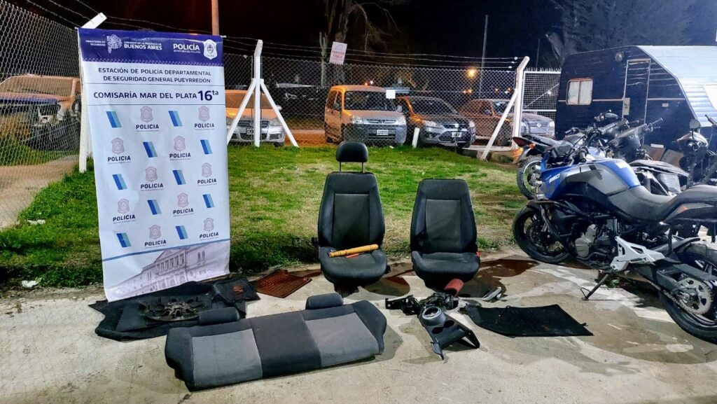 Cuatro aprehendidos por desarmar un vehículo que había sido robado: uno es menor
