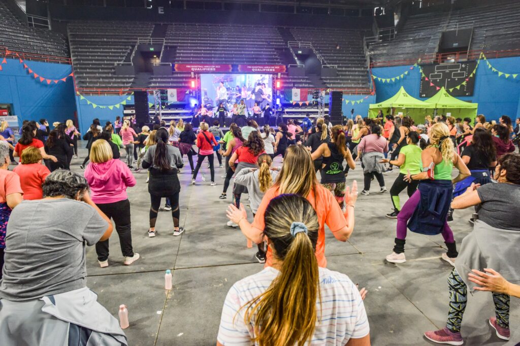 Master Class internacional de zumba en el Polideportivo Islas Malvinas