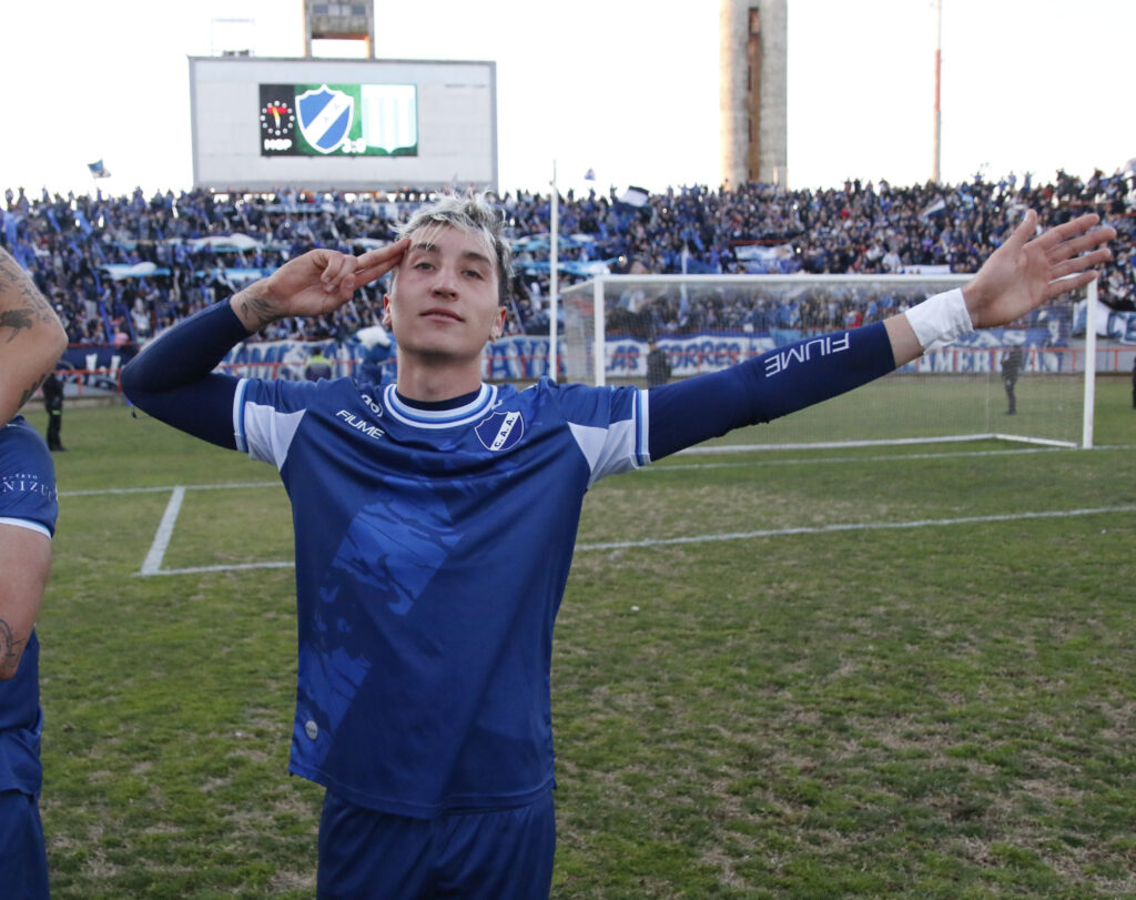 Alvarado goleó a Racing de Córdoba
