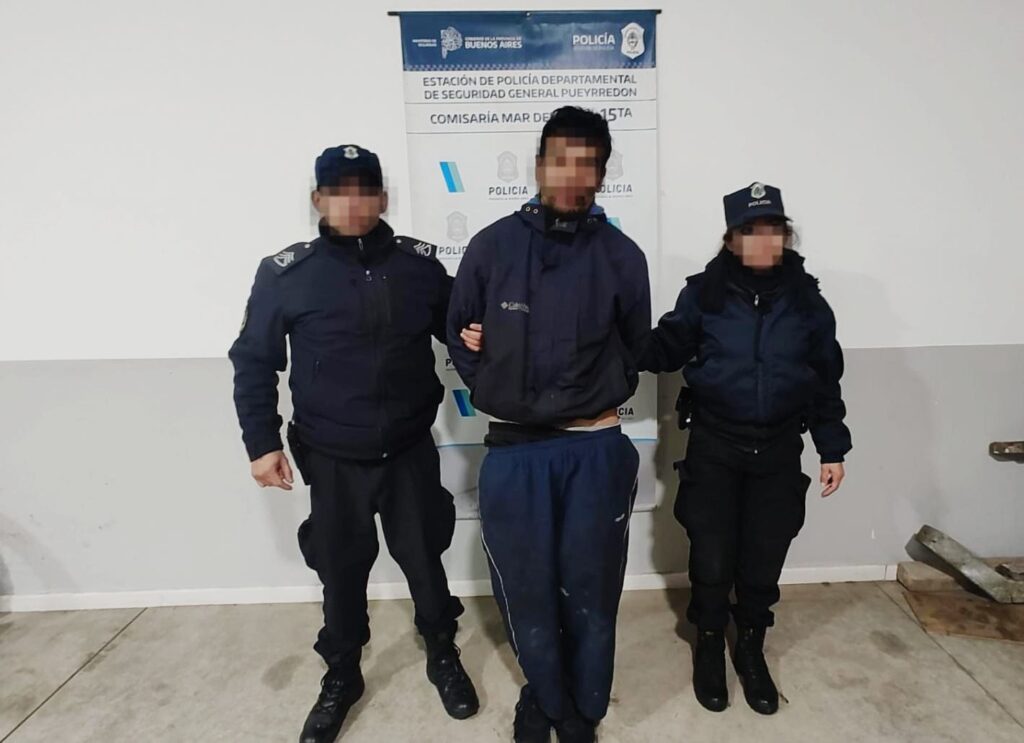 Rompió la puerta de ingreso a una vivienda y terminó aprehendido