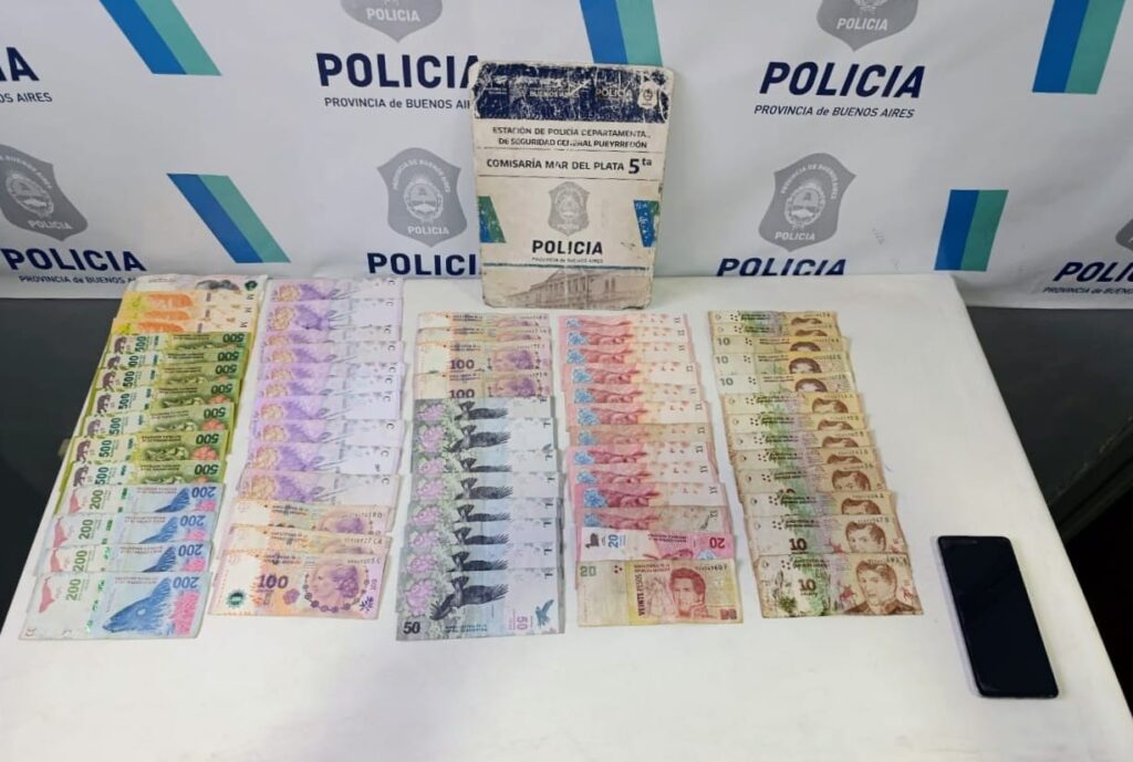 Taxista activó el botón de alerta y recuperó dinero y un teléfono robado por un pasajero