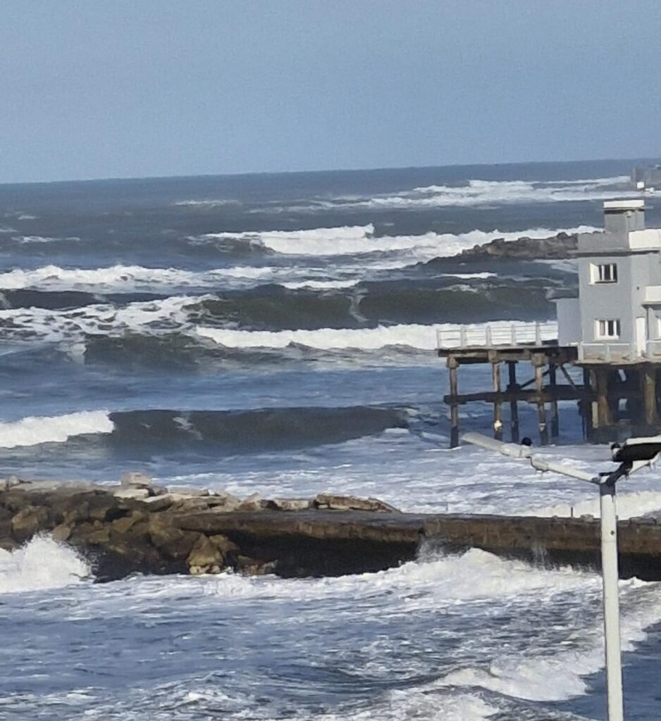 Guardavidas alertan sobre los riesgos de nadar en mar abierto