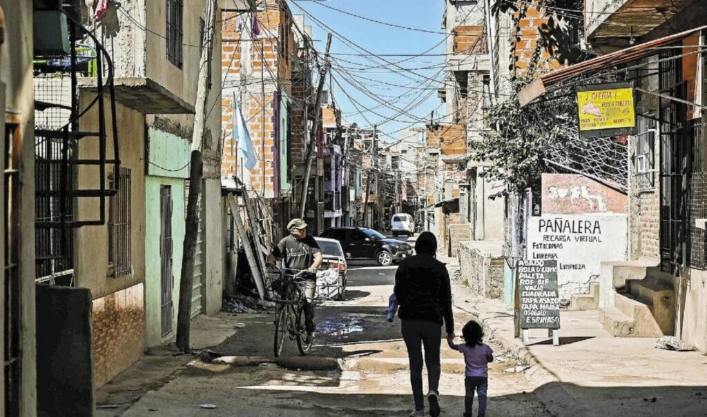 Informe de la UCA ratificó que 1 de cada 5 argentinos son indigentes y más de la mitad del país es pobre