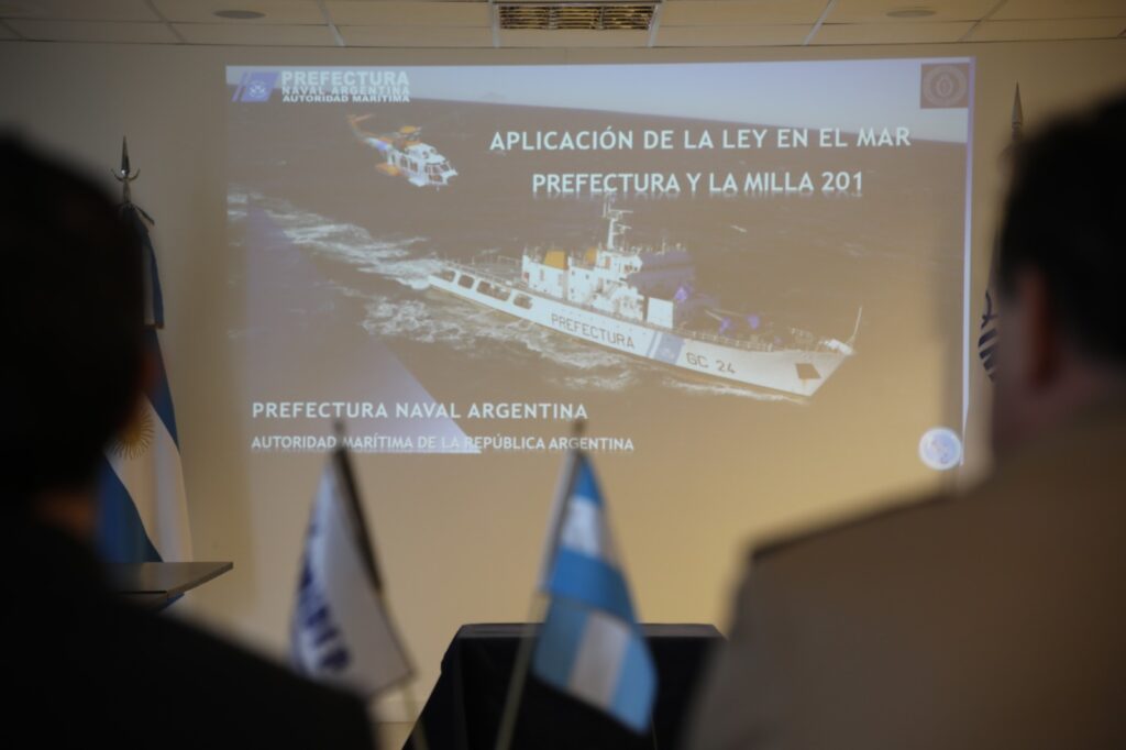 Prefectura e INIDEP mantuvieron un enriquecedor encuentro de exposiciones y debate