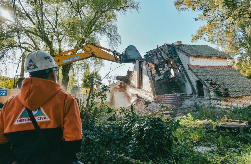 La Municipalidad derribó una construcción abandonada y deteriorada