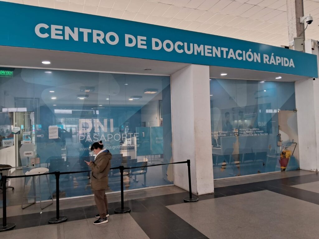 Denuncian demoras para tramitar DNI y pasaporte en Mar del Plata
