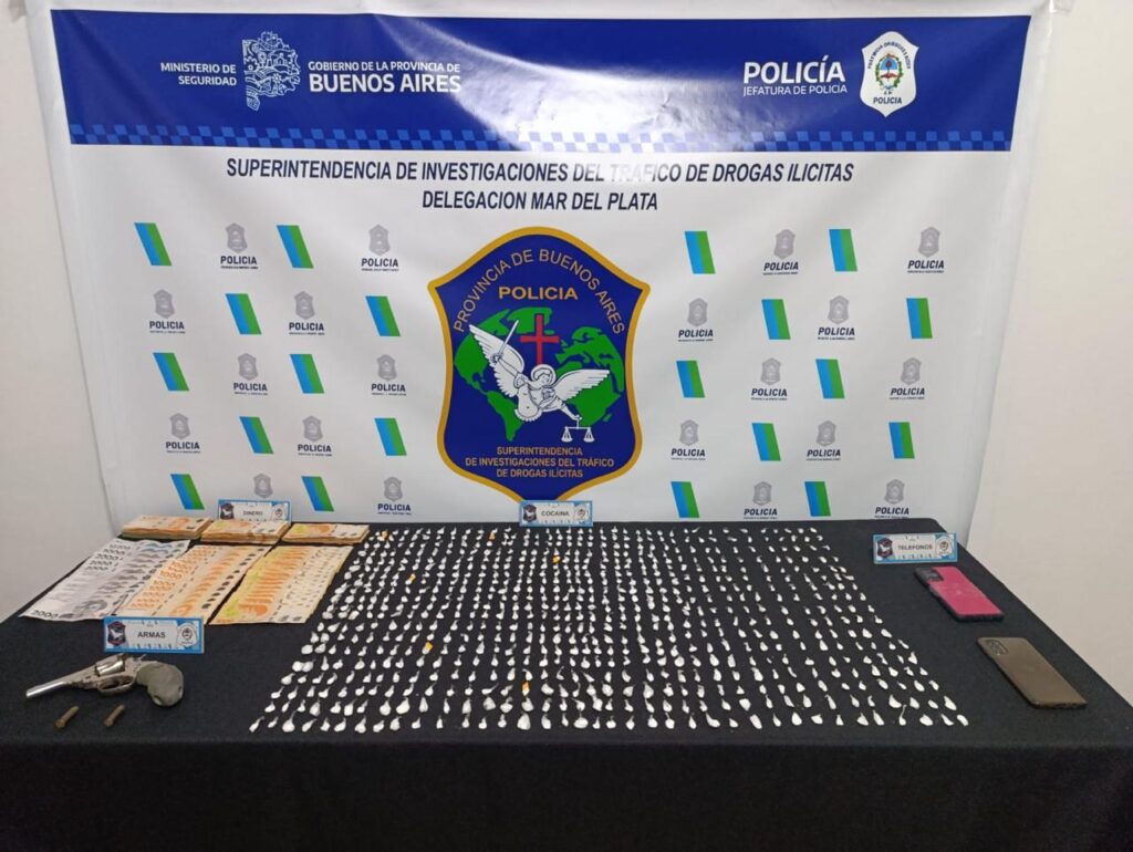 Video: aprehendidos, secuestro de armas, drogas y dinero en efectivo en el barrio Belgrano