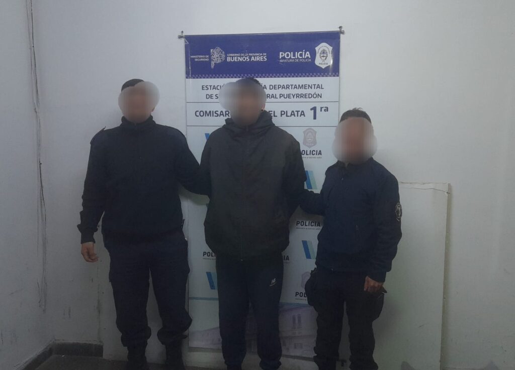 Video: lo pararon en un control de tránsito y terminó aprehendido por golpear a una policía