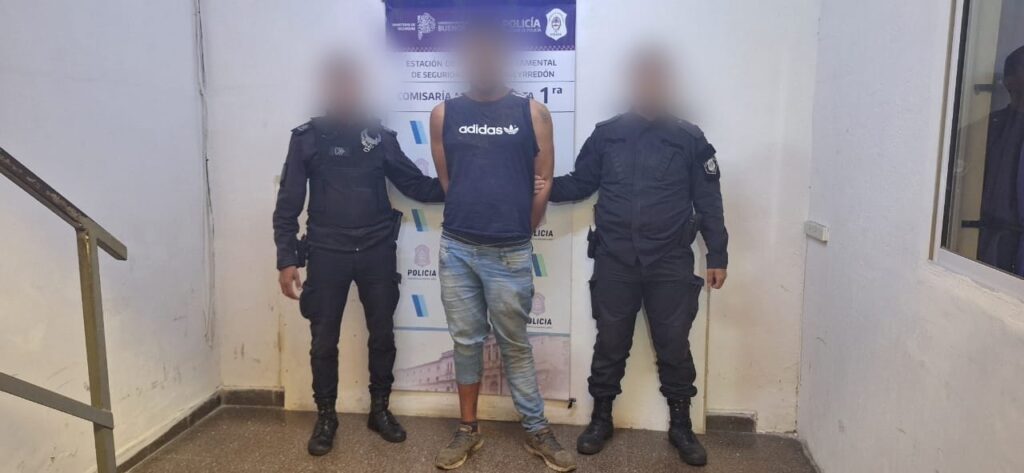 Robó, se solidarizó con otro delincuente y terminaron agrediendo a la policía: aprehendidos