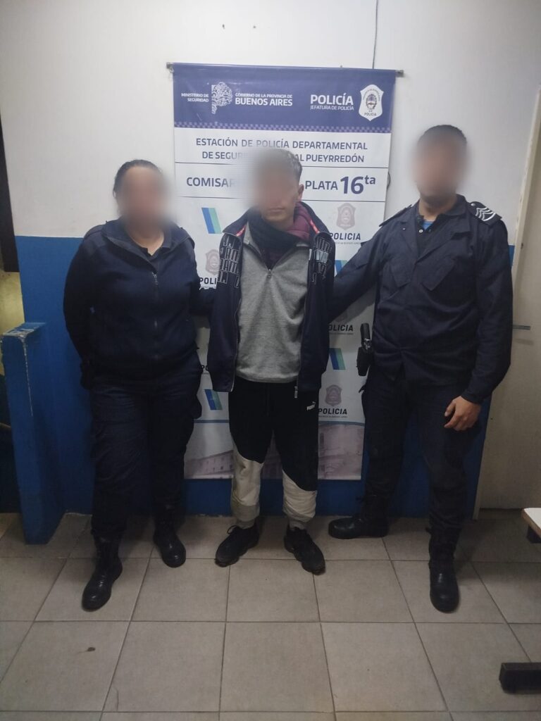 Dos jóvenes fueron aprehendidos después de robar una moto, escapar de la policía y chocar