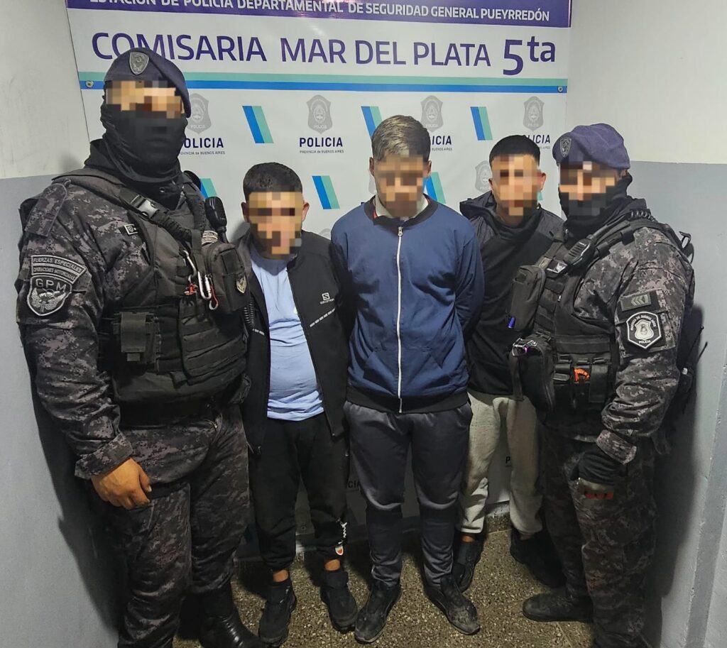 Tres delincuentes robaron una moto e intentaron escapar de la policía pero terminaron en Batán