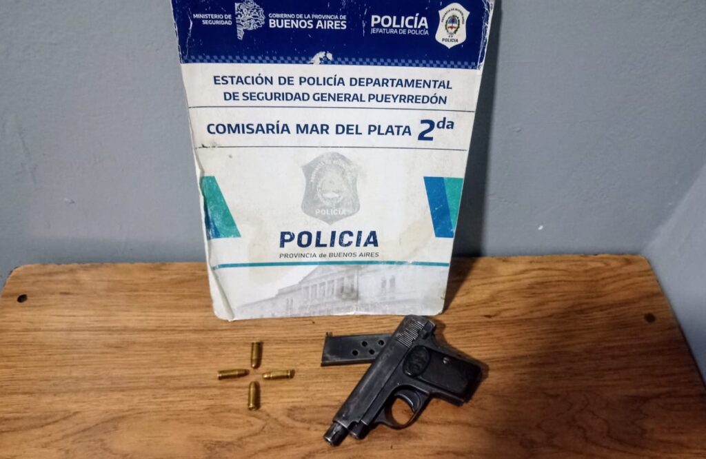 Amenazó a su hijo con un arma y terminó aprehendido: no tenía ni los papeles