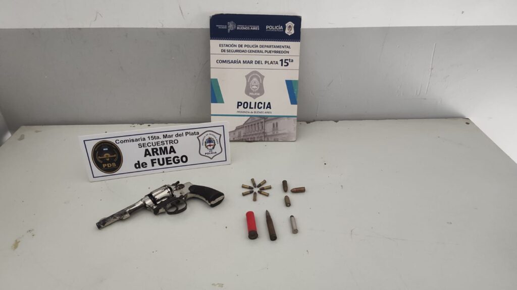 Denunció un robo en su casa por parte de un vecino, allanaron su casa y secuestraron un arma
