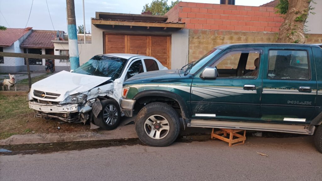 Robó una camioneta y durante la fuga terminó chocando contra dos autos: aprehendido