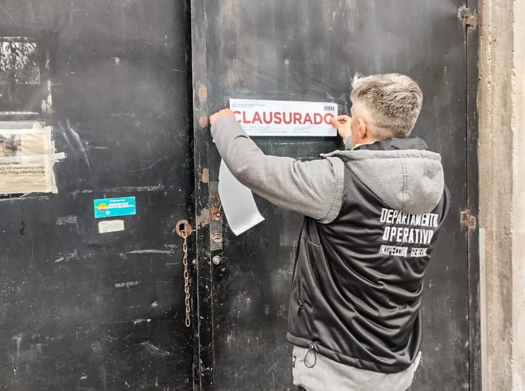 Clausuraron dos talleres mecánicos en operativos de inspección para detectar objetos robados