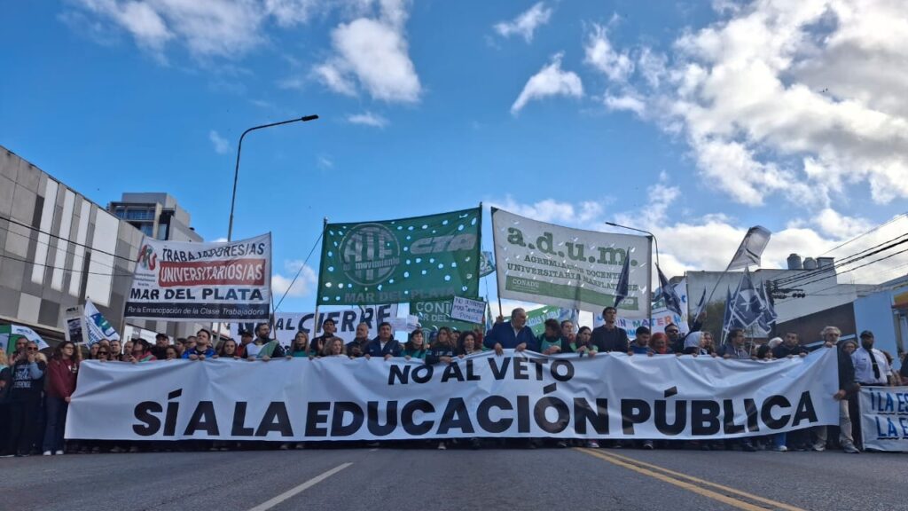 Video: histórica marcha en Mar del Plata en defensa de la educación pública
