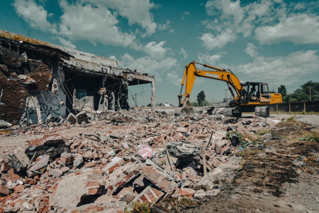 El Municipio demolió una estación de servicio abandonada