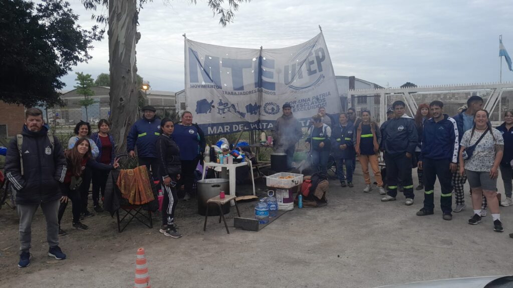 La Cooperativa RUM continúa con la medida de fuerza en el EMSUR