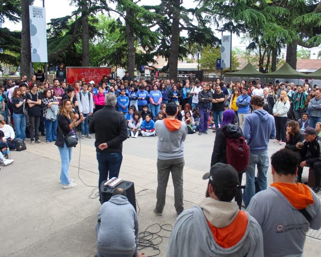 La comunidad universitaria sigue adelante con su plan de lucha