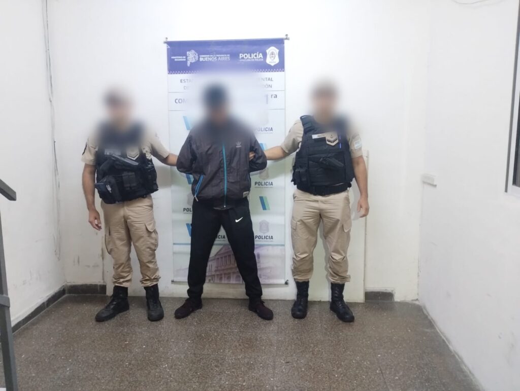 Delincuente con frondosos antecedentes rompió el vidrio de un auto y terminó aprehendido