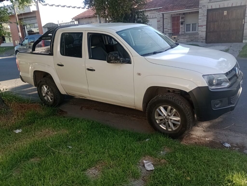 Se robó una camioneta y por una falla mecánica el dueño logró atrapar al delincuente