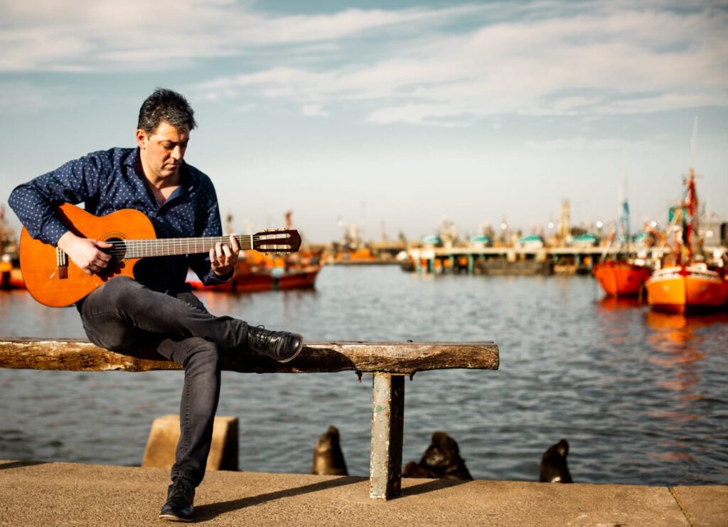Alejandro Carrara presenta su primer disco como cantautor en el Colón