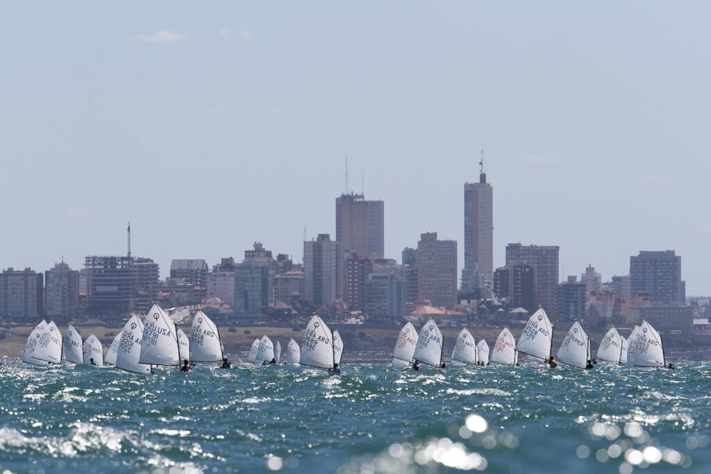 Comienzan a llegar las primeras delegaciones y ya se palpita el Mundial de Optimist en el CNMP