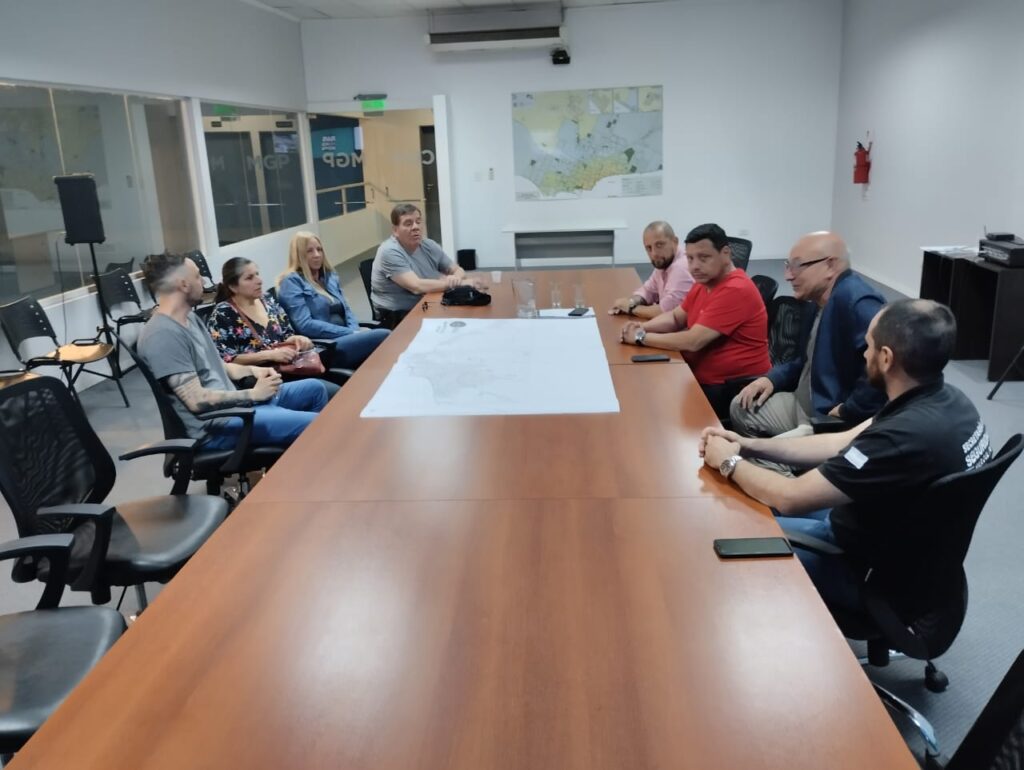 Montenegro se reunió con comerciantes y afirmo que se intensificará el operativo de seguridad