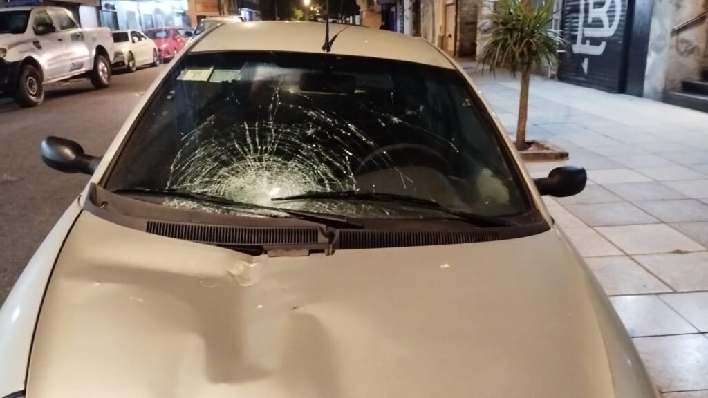 Relatos salvajes: discutieron con sus vecinos, le tiraron por la ventana los instrumentos musicales y les rompieron el auto