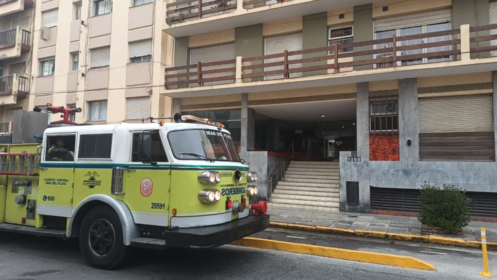 Se incendió una cocina en un departamento del centro y evacuaron un edificio entero