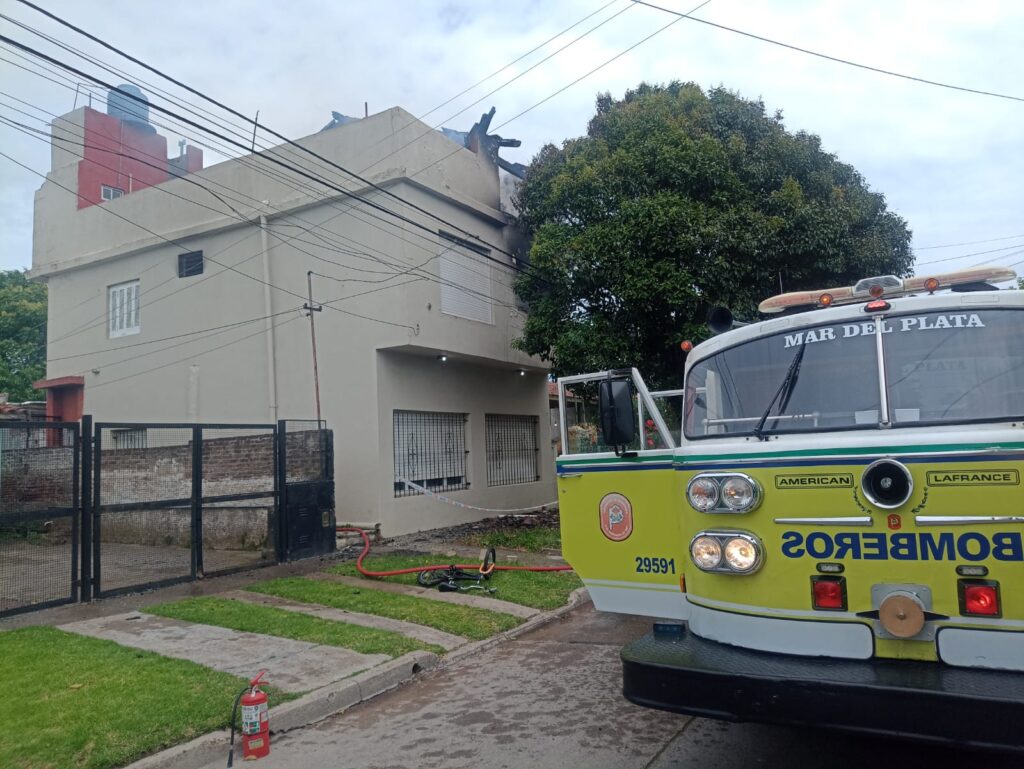 Un incendio arrasó con parte de una vivienda