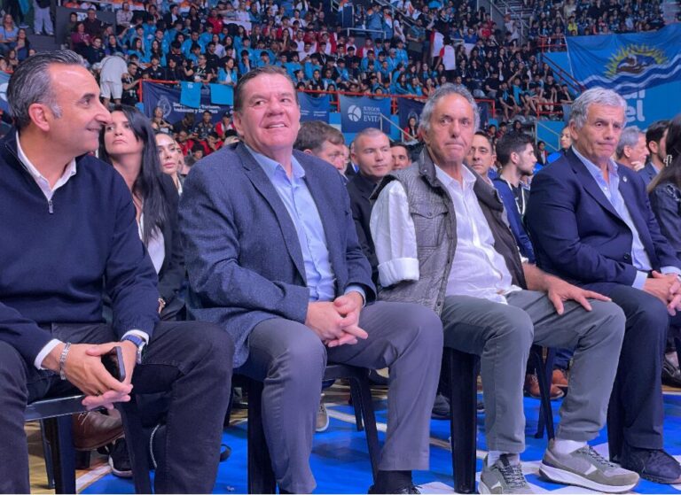 Scioli y Montenegro recibirán en Mar del Plata al crucero de expedición Seaventure