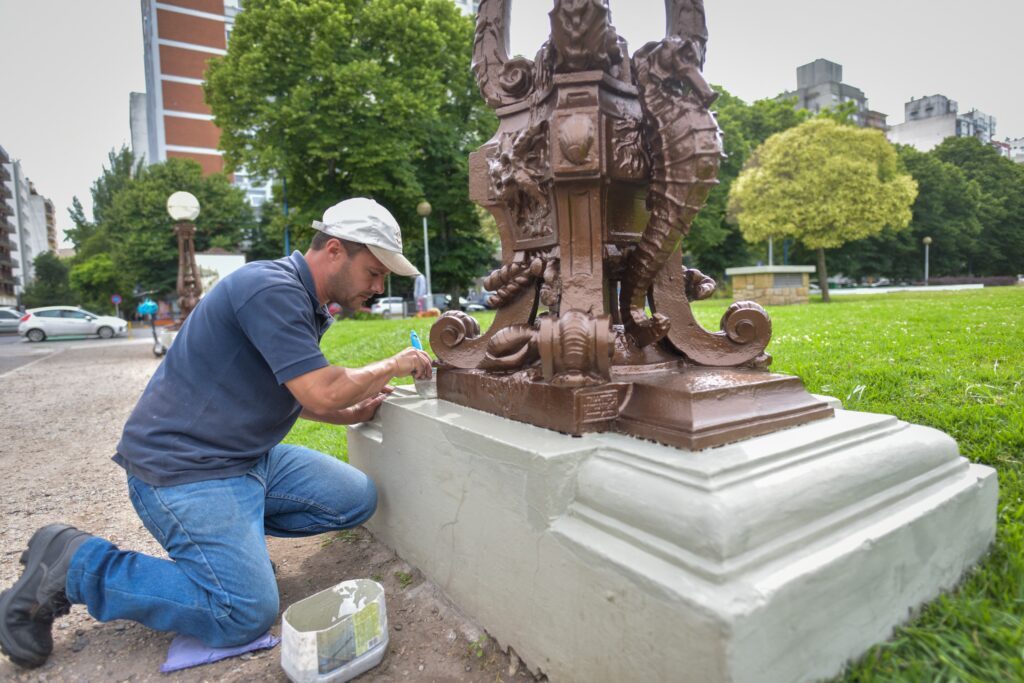 El Municipio finalizó la restauración de monumentos escultóricos en Plaza Mitre