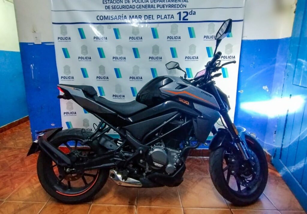 Dos menores circulaban con una moto robada y terminaron aprehendidos