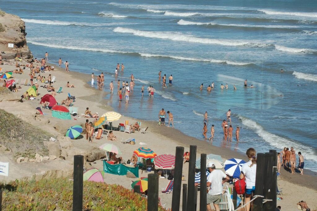Fenómeno playa nudista: a tan solo 20 minutos de Mar del Plata