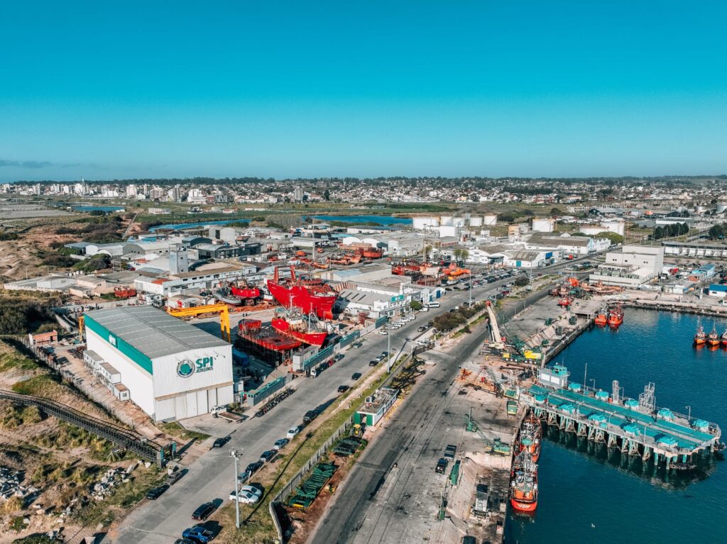 Llega la draga OMVAC 10 para iniciar la obra de dragado en el puerto de Mar del Plata