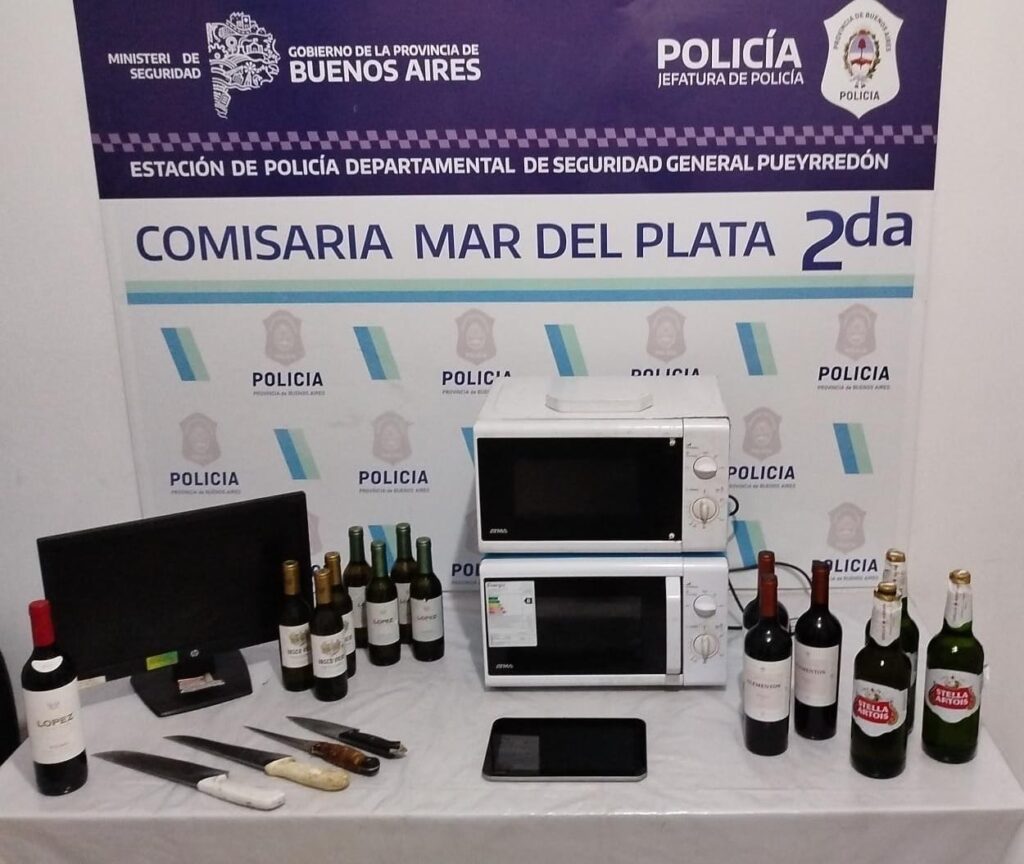 Rompieron una vidriera, robaron en una cafetería y terminaron en Batán