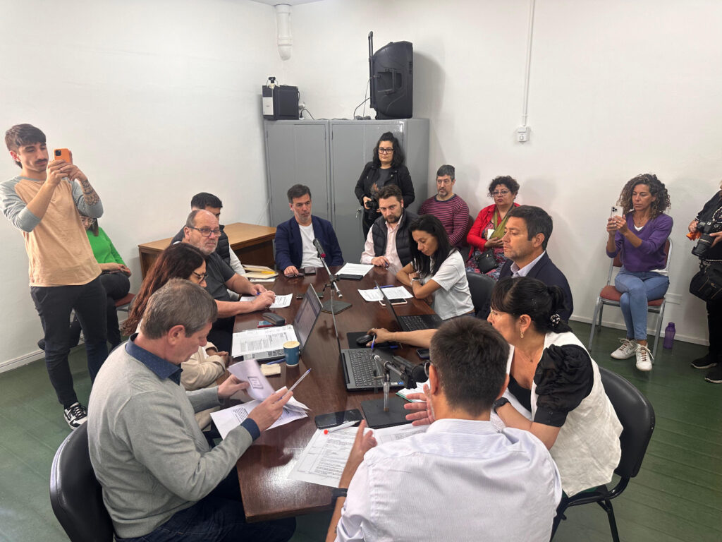 Salud: proponen crear un banco de medicamentos y relocalizar a las personas en situación de calle de Plaza Rocha