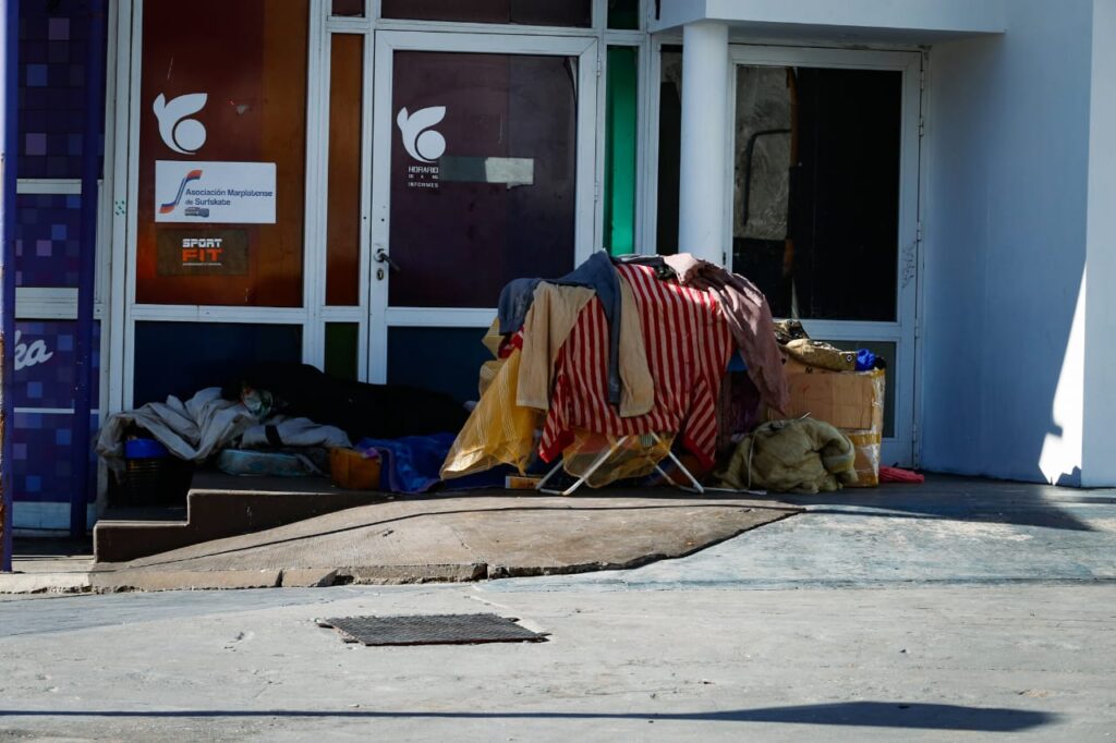 Polémico cruce por los operativos de gente en situación de calle entre Montenegro, Bregman y Acción Marplatense