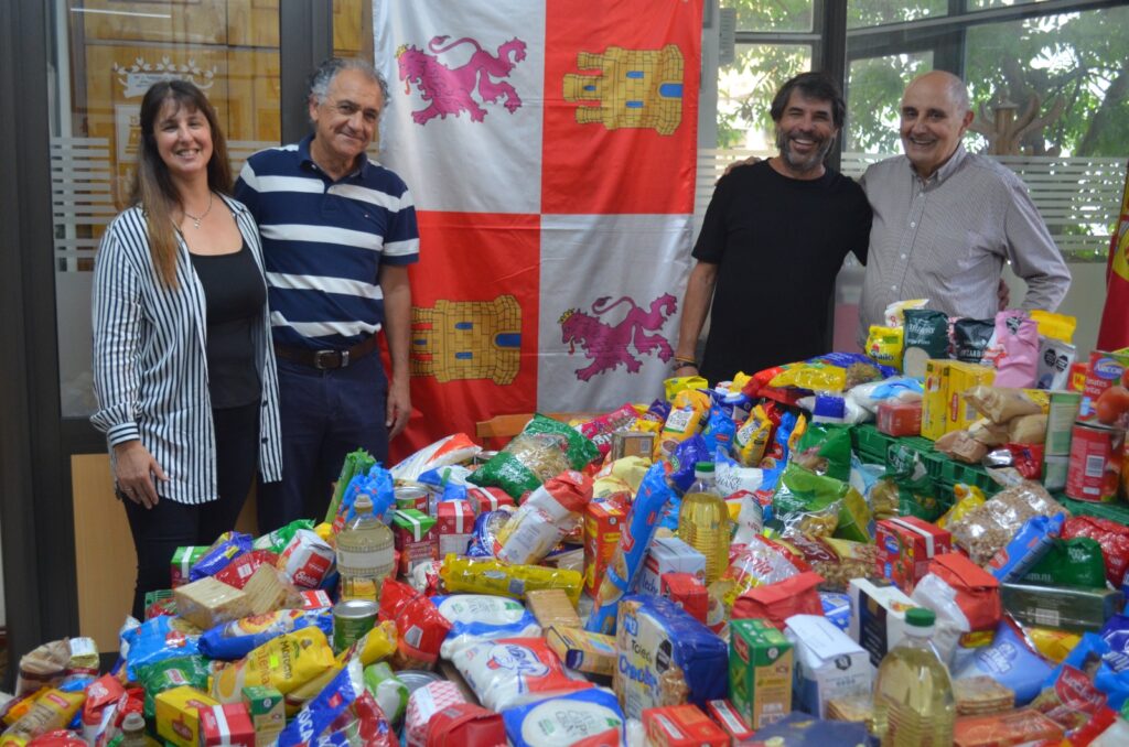 Entregaron alimentos reunidos en el ciclo de cine español solidario