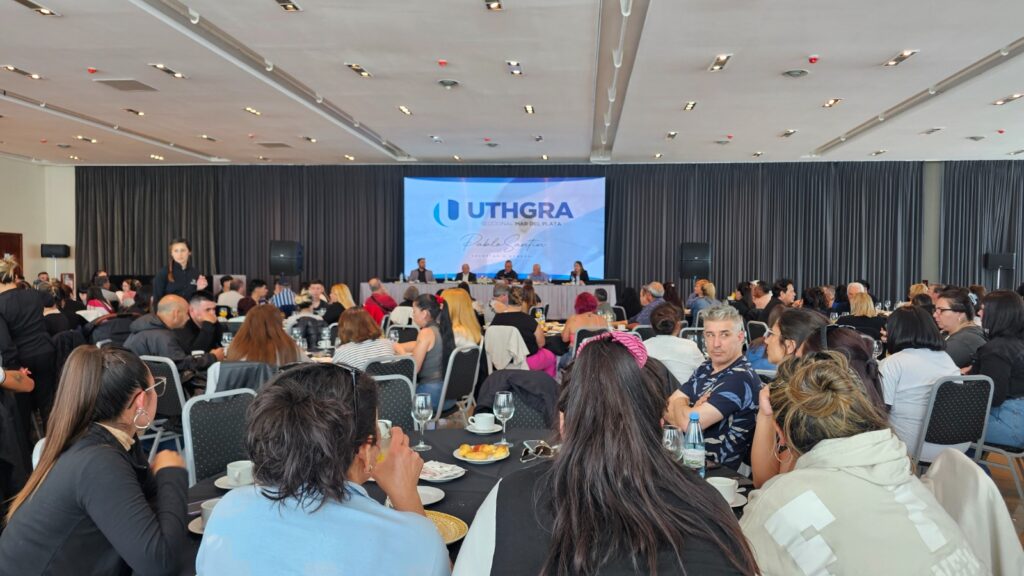 Ante más de 400 trabajadores, Mar del Plata dio contundente respaldo a la continuidad de Barrionuevo al frente de UTHGRA