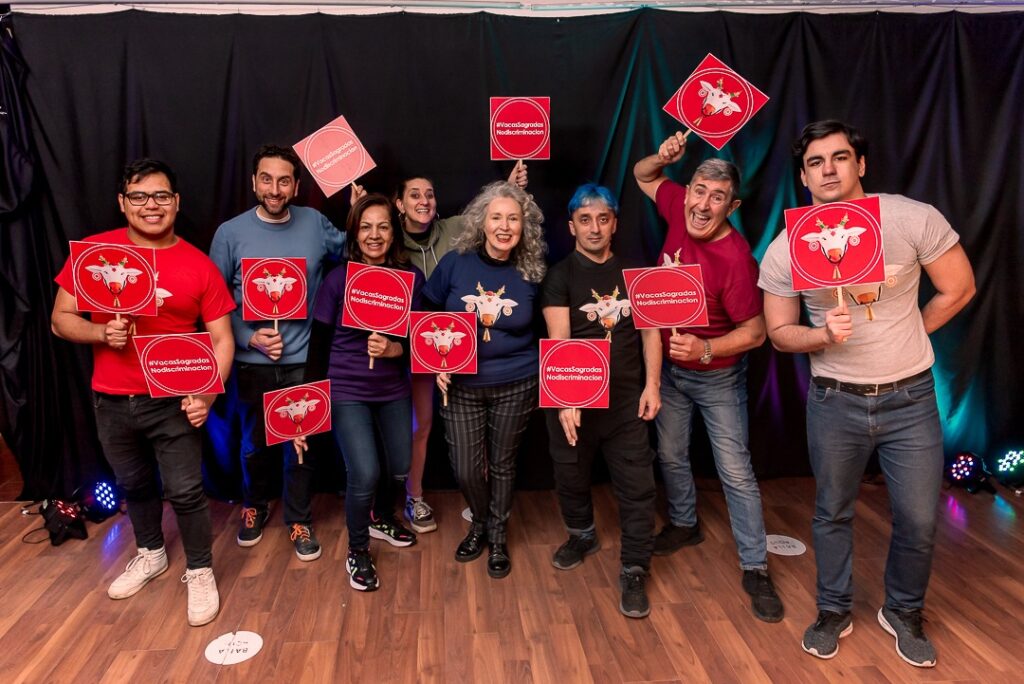 Estrena “Vacas Sagradas”, una comedia argenta y delirante sobre un “discriminador serial”