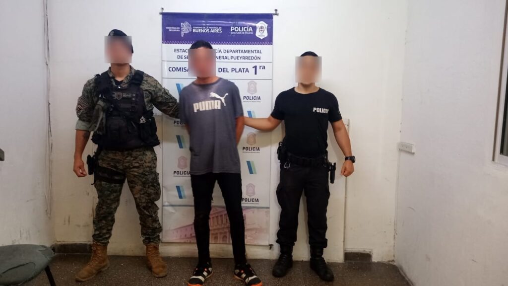 Atacó al personal de seguridad de un banco, golpeó los vidrios del cajero y terminó aprehendido