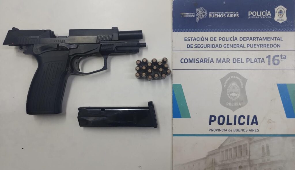 Quiso descartar un arma ante la presencia de la policía y terminó aprehendido